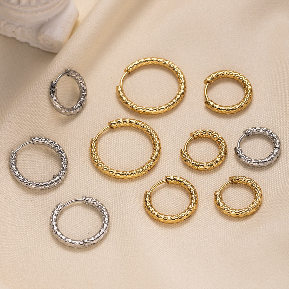 Heidi 2mm classic pattern hoops earrings