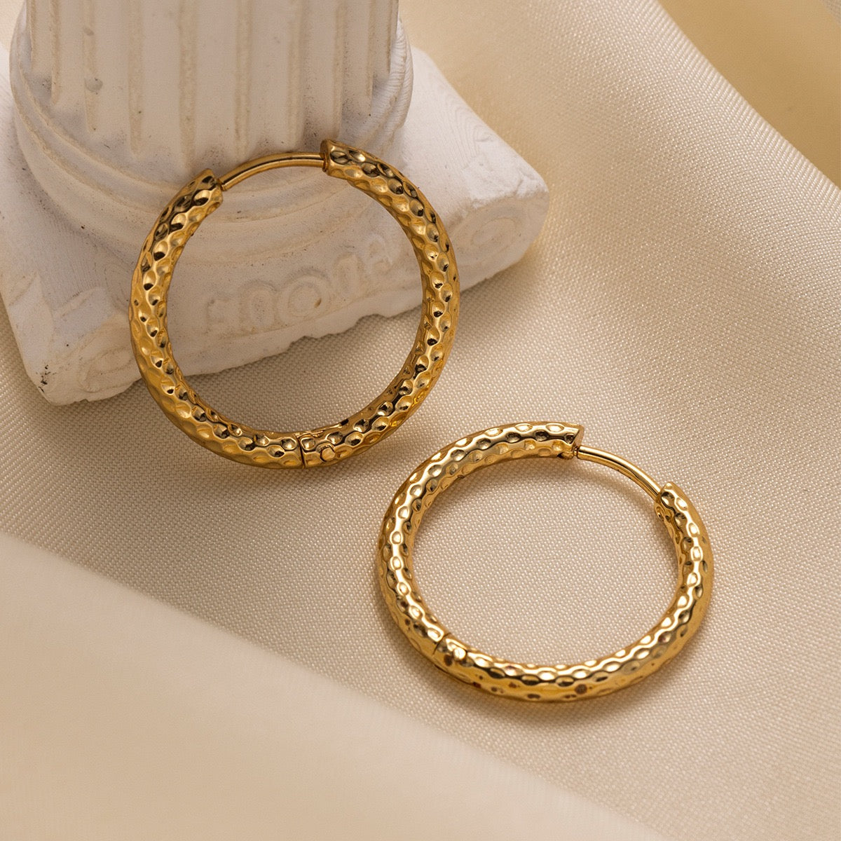 Heidi 2mm classic pattern hoops earrings