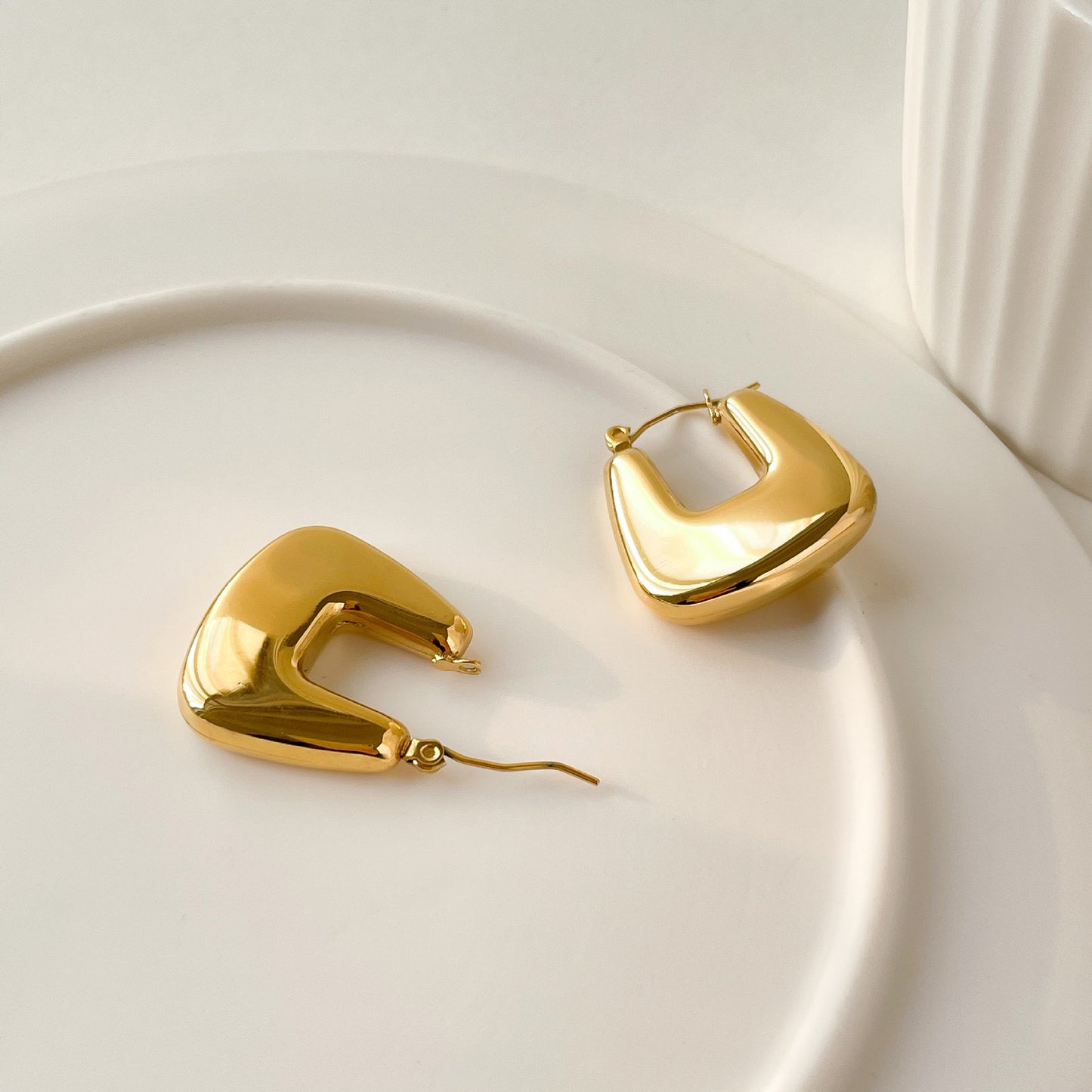 Sara square hoop earrings