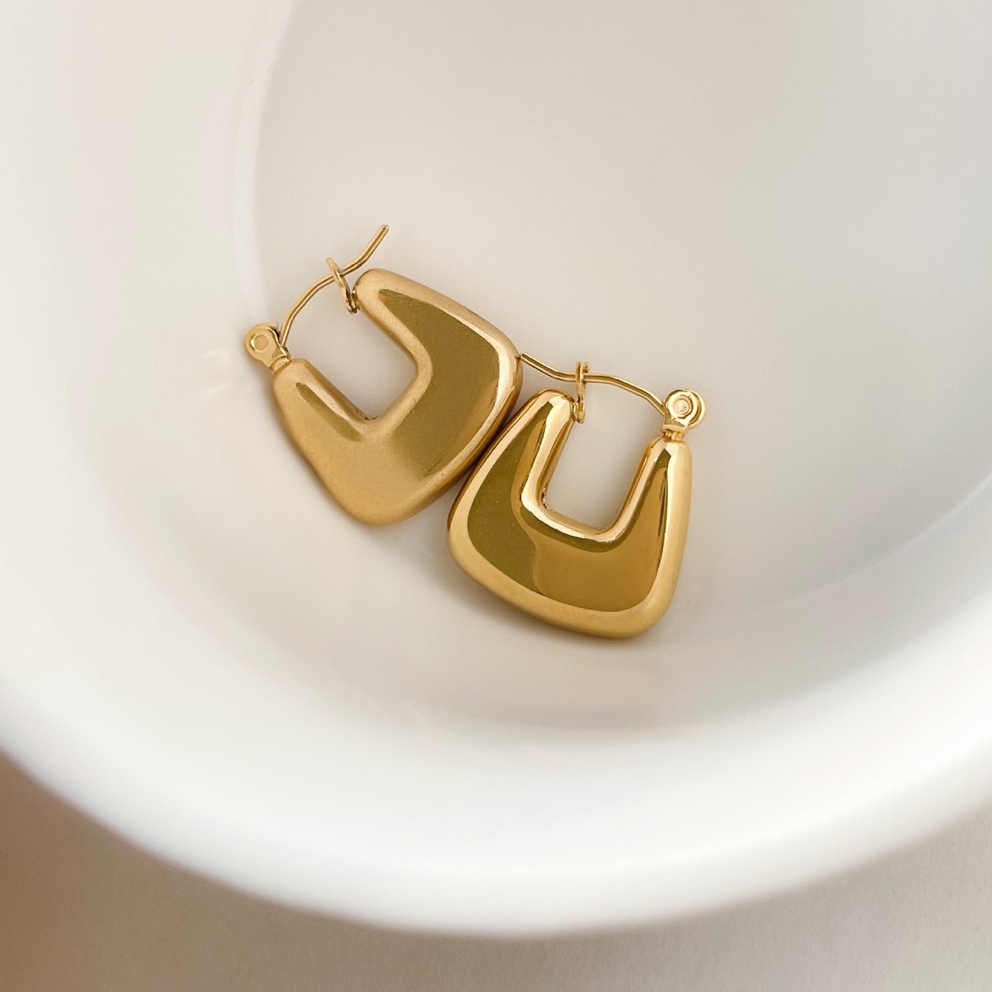 Sara square hoop earrings