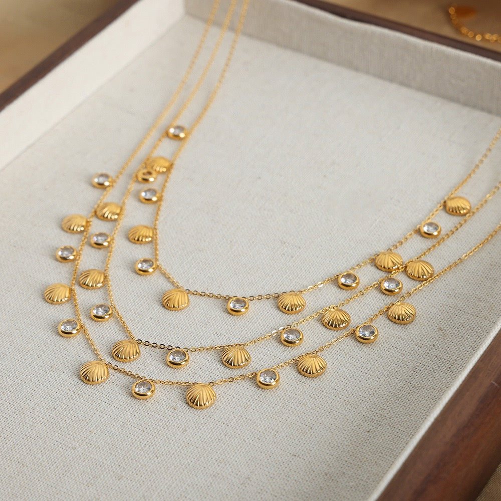 Shining shell charm necklace