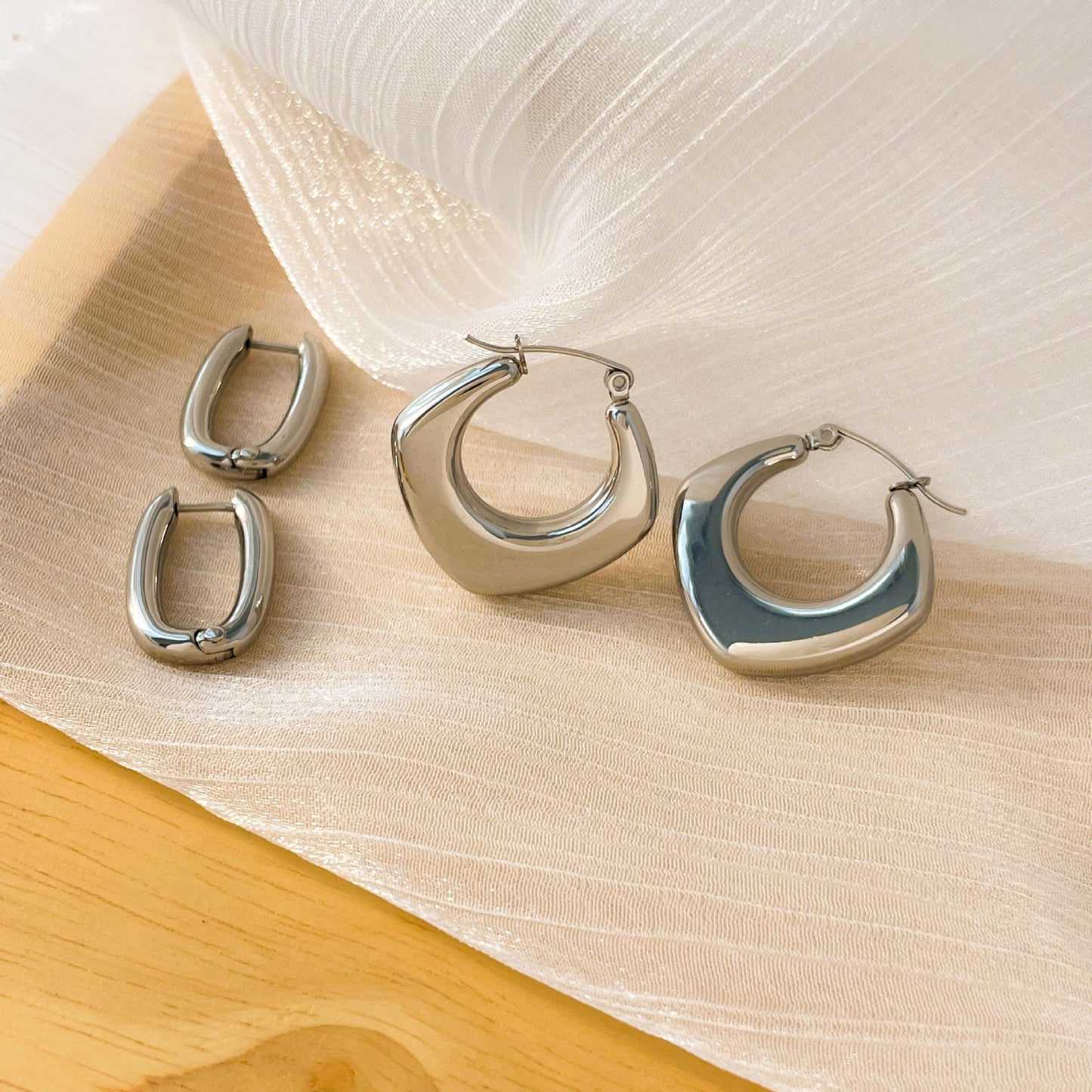 Samsara square hoops earrings
