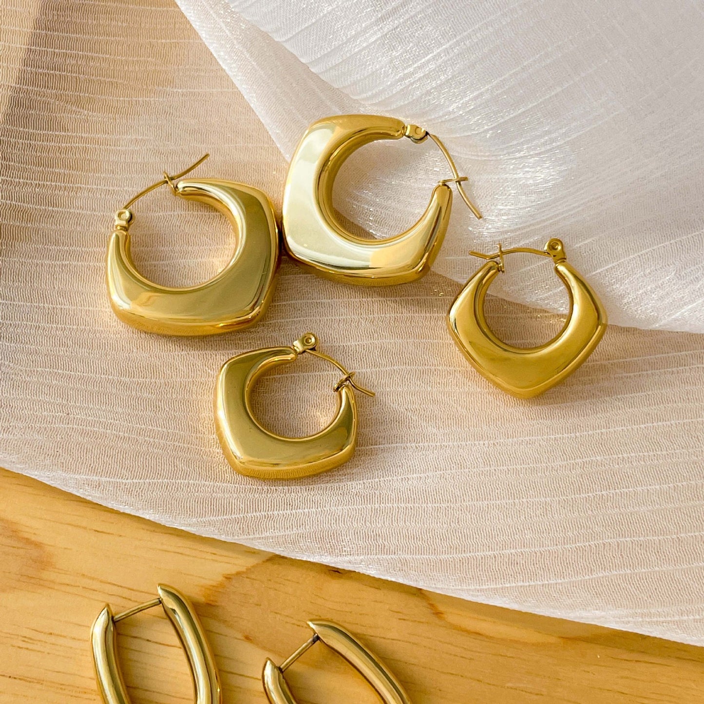 Samsara square hoops earrings