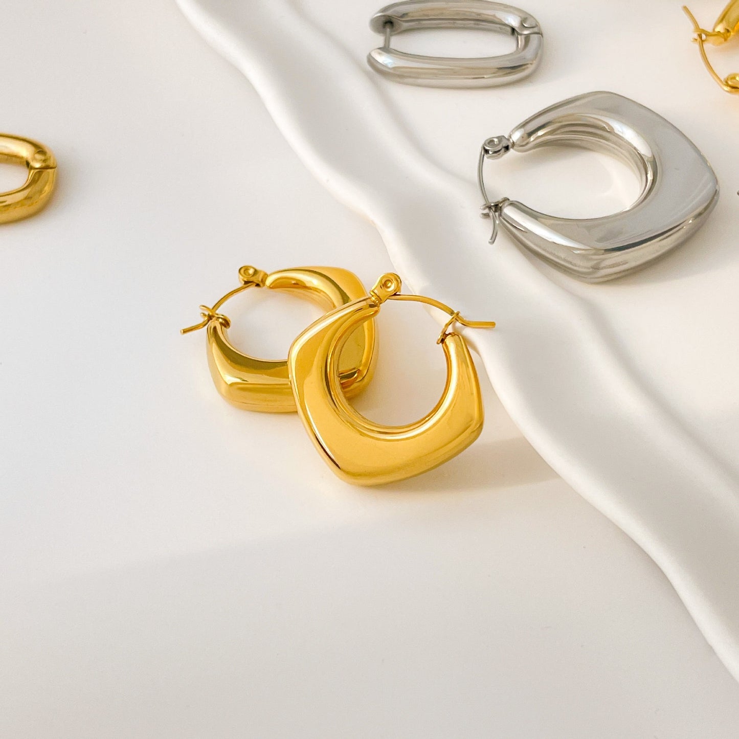 Samsara square hoops earrings