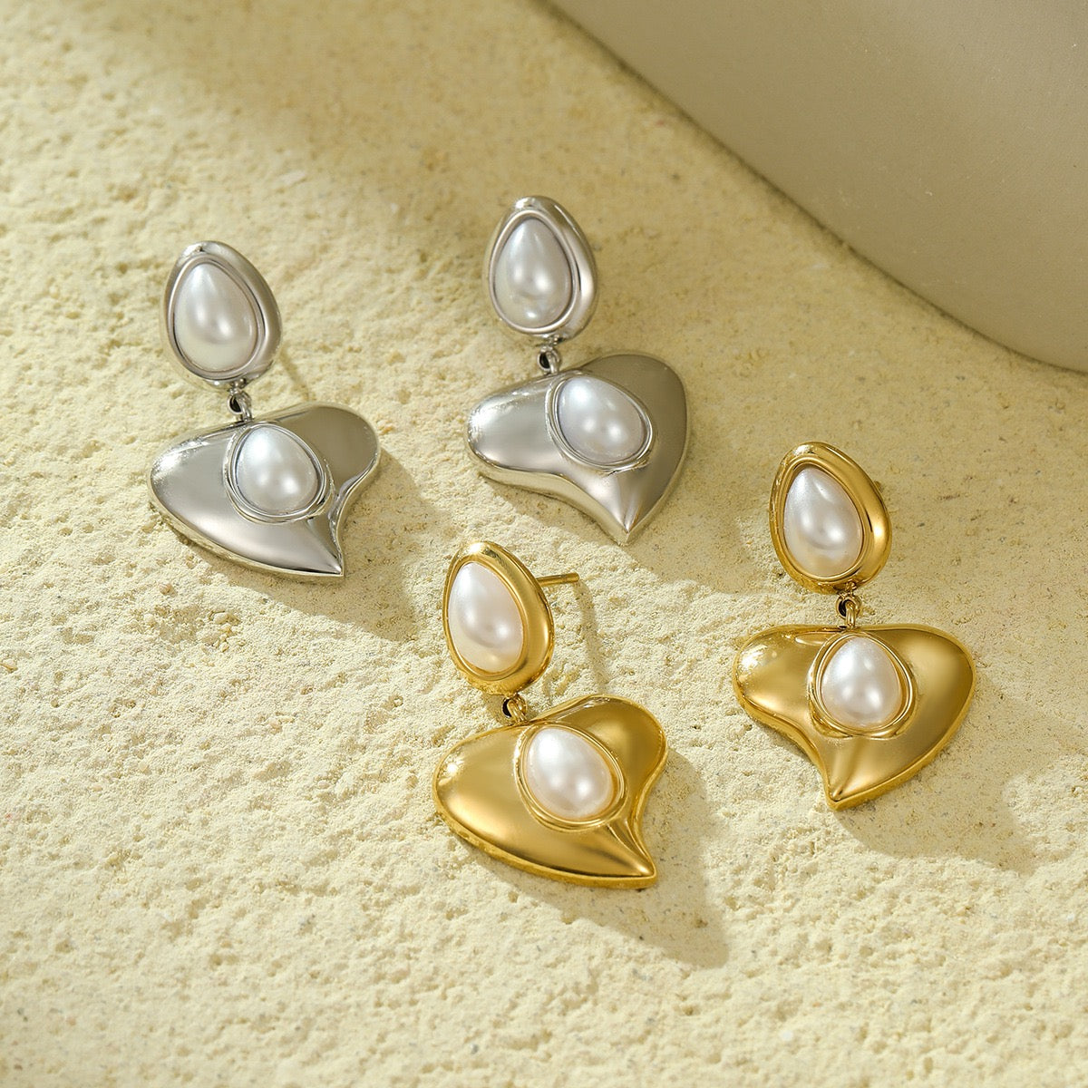 Sisu heart pearly earrings