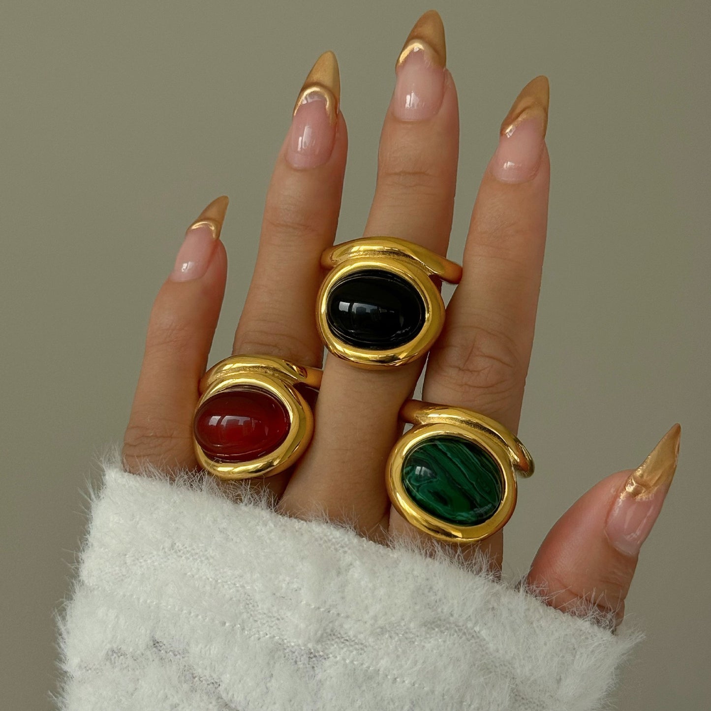 Round stone rings