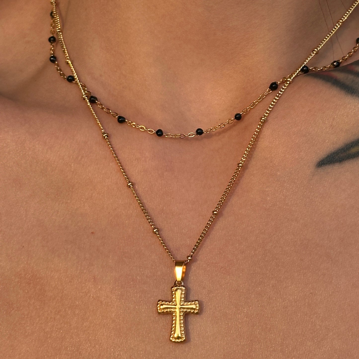 Cross pendant necklace