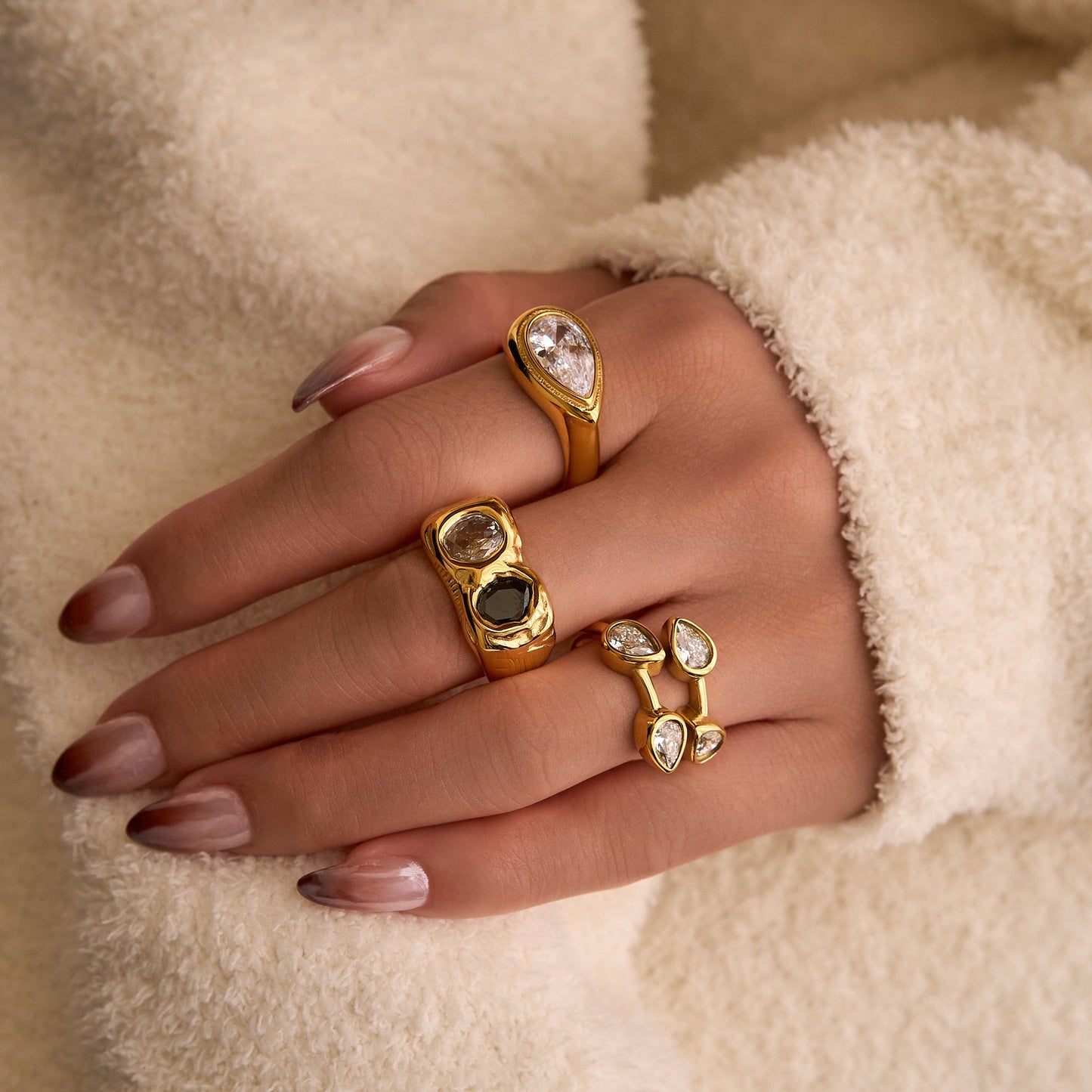 Volimte Black And White rings