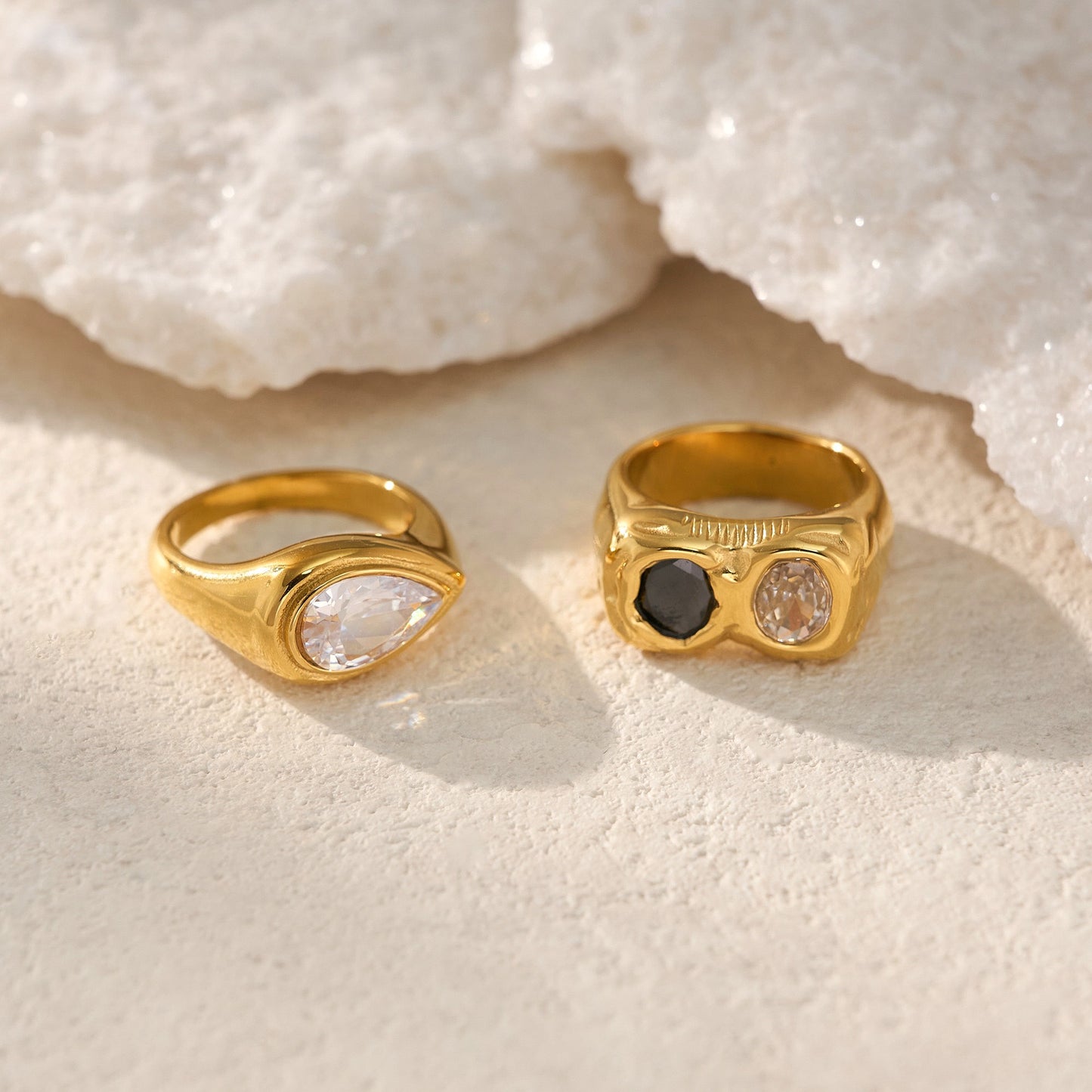 Volimte Black And White rings