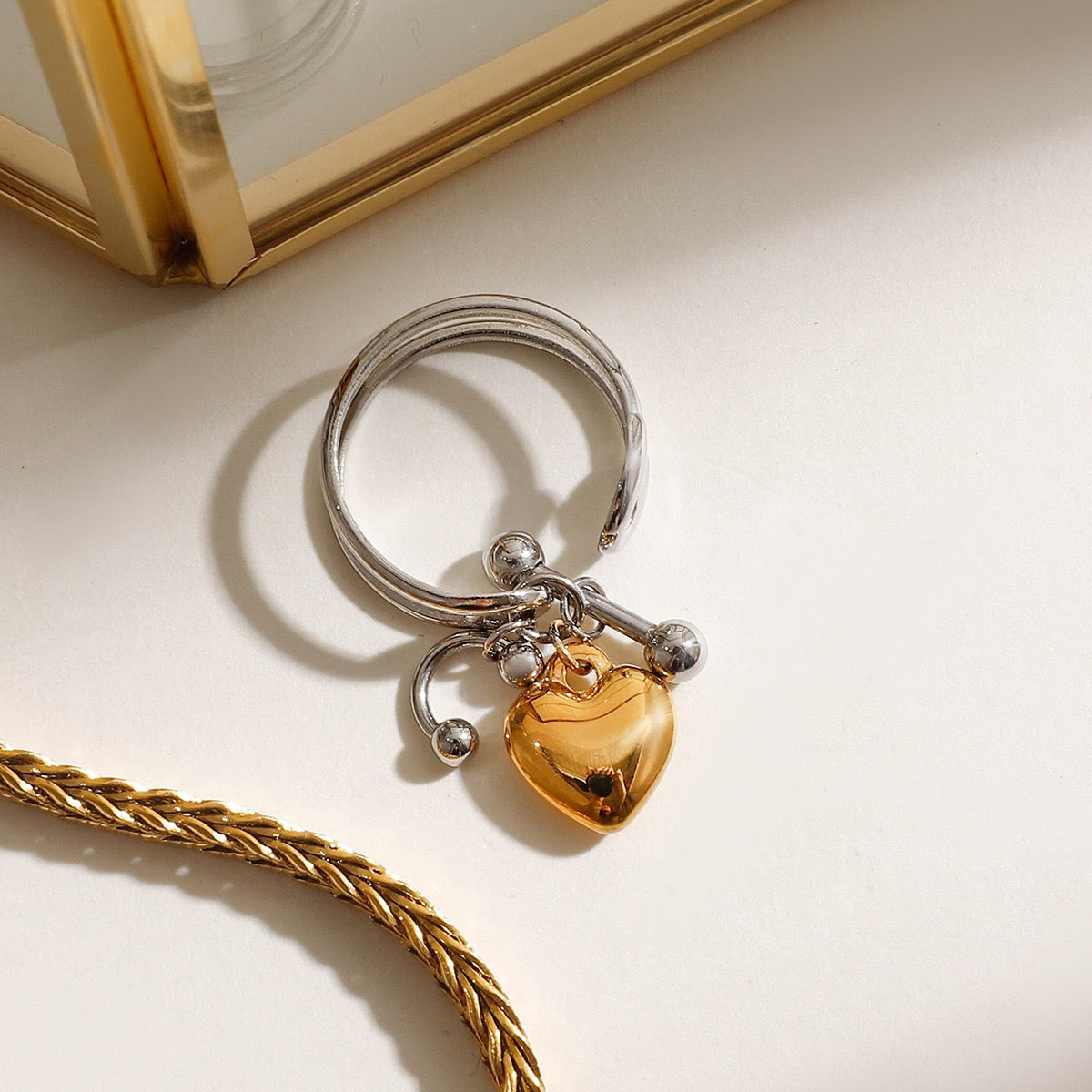 Dangling pendant rings