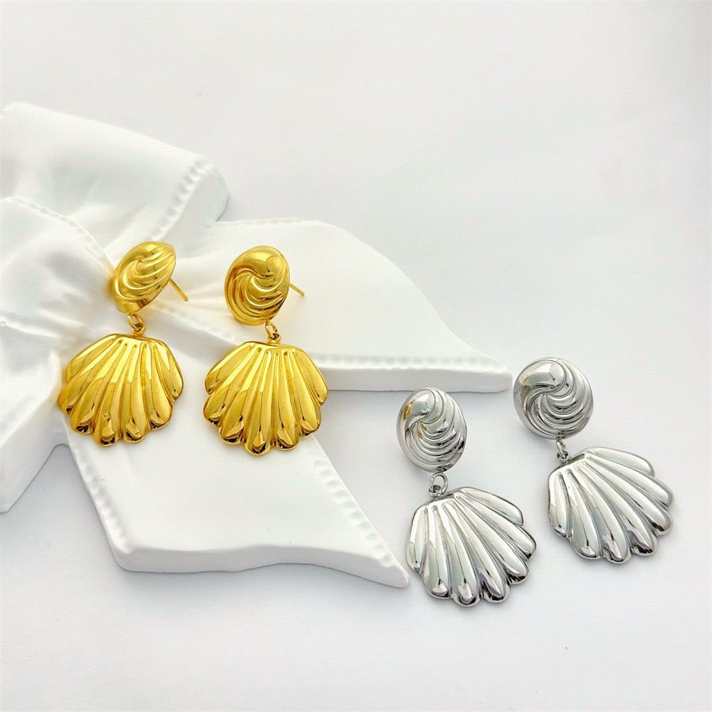 Wave shell earrings