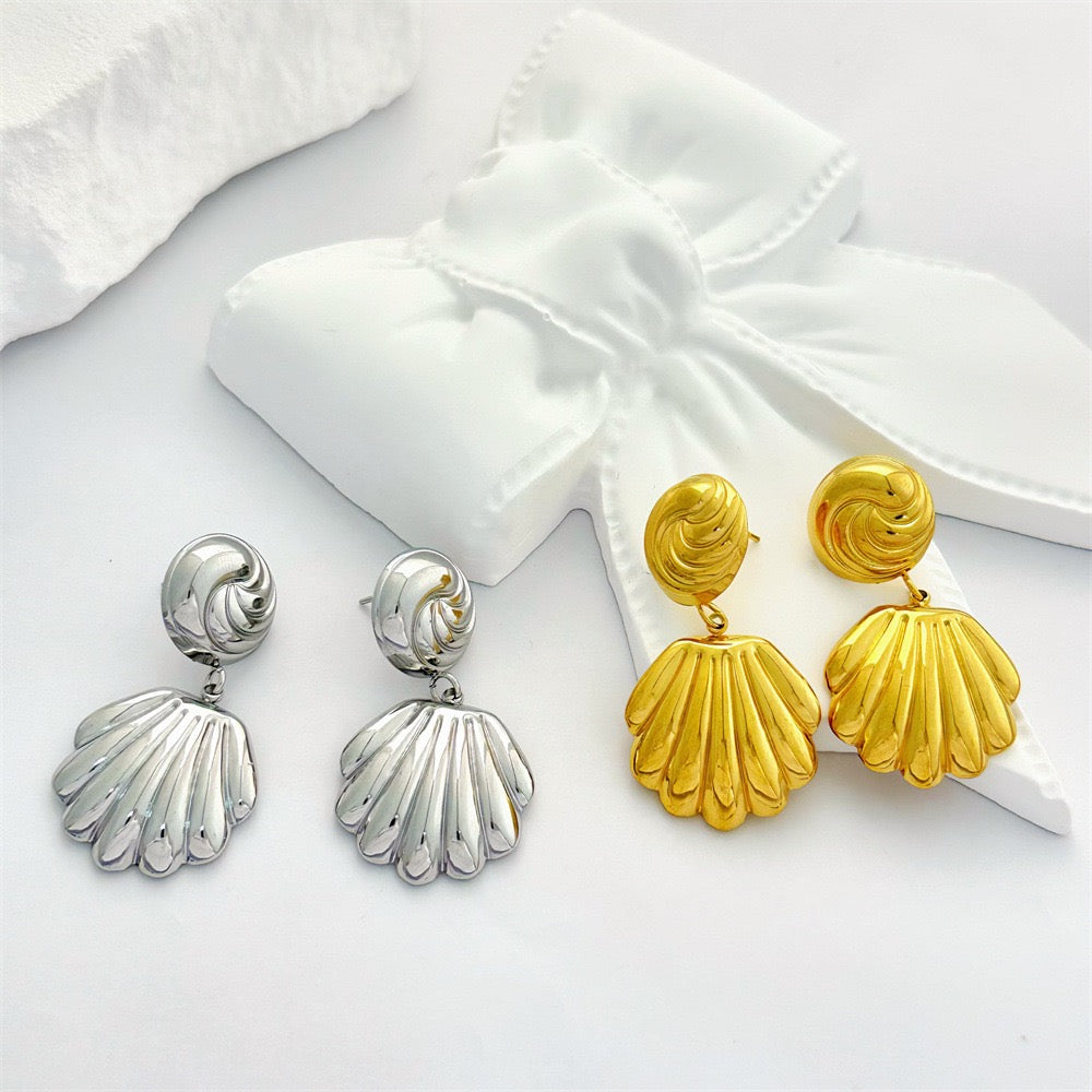 Wave shell earrings
