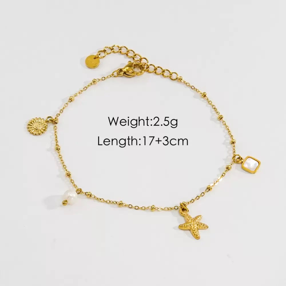 Dainty star charm bracelet