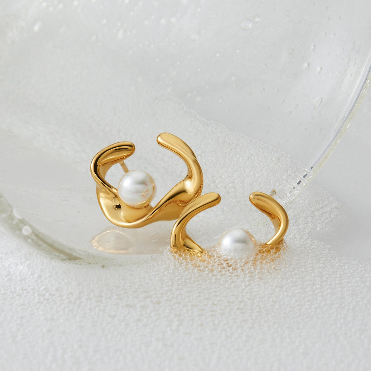 Kismet Curvy pearly earrings