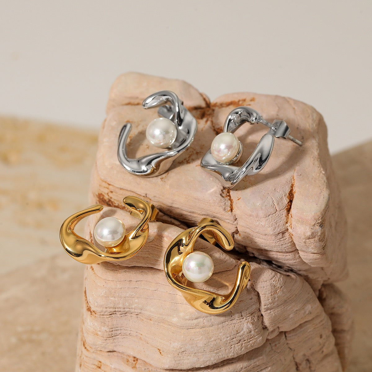 Kismet Curvy pearly earrings