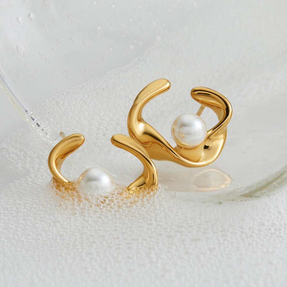 Kismet Curvy pearly earrings