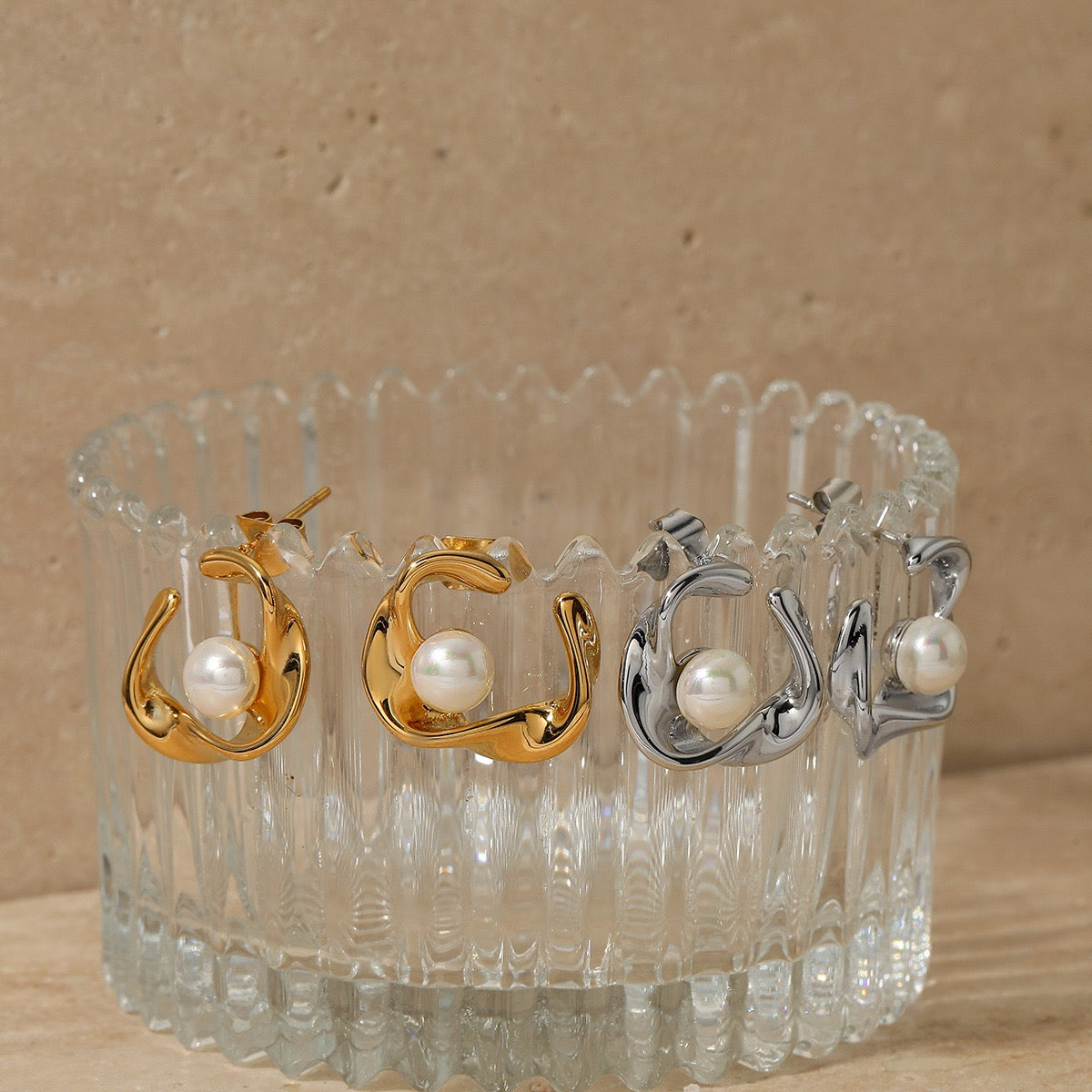 Kismet Curvy pearly earrings