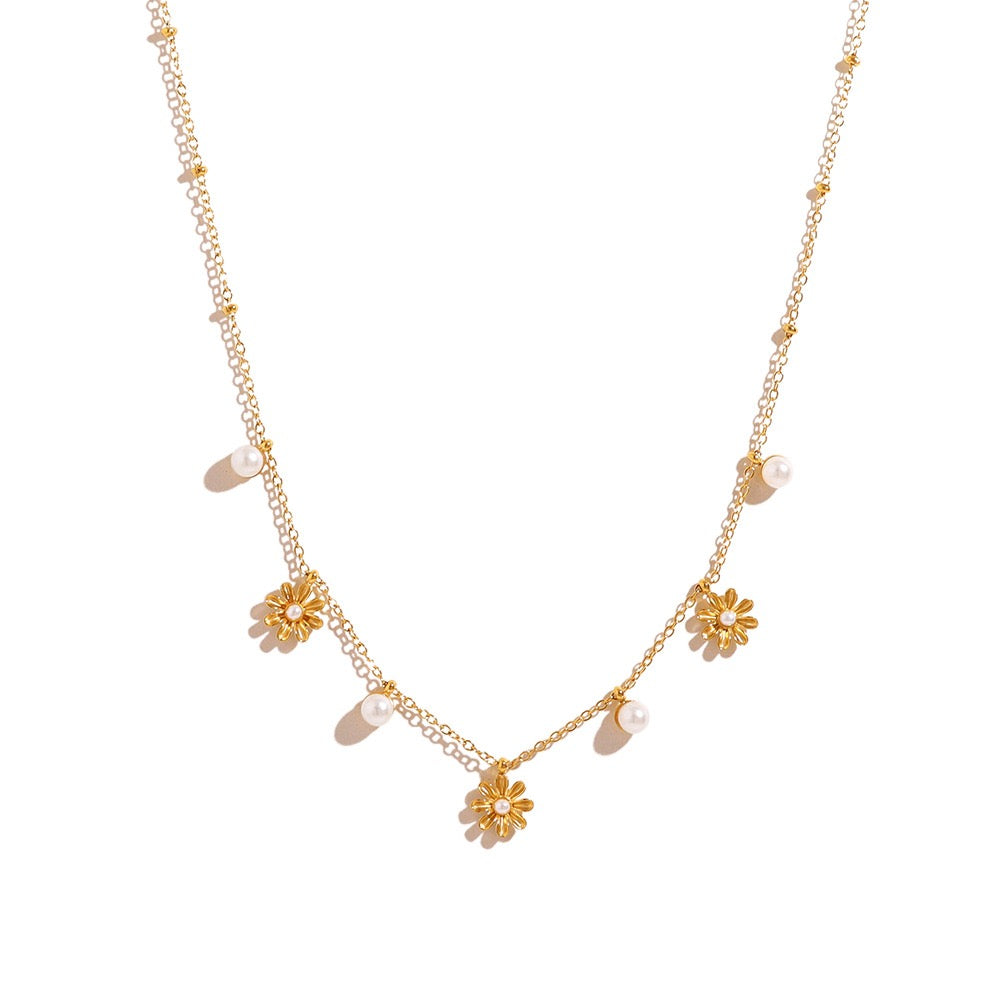 Sanity Daisy pearly necklace
