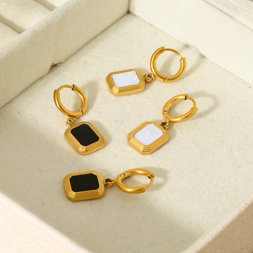 Ukiyo Mother of pearl white earrings