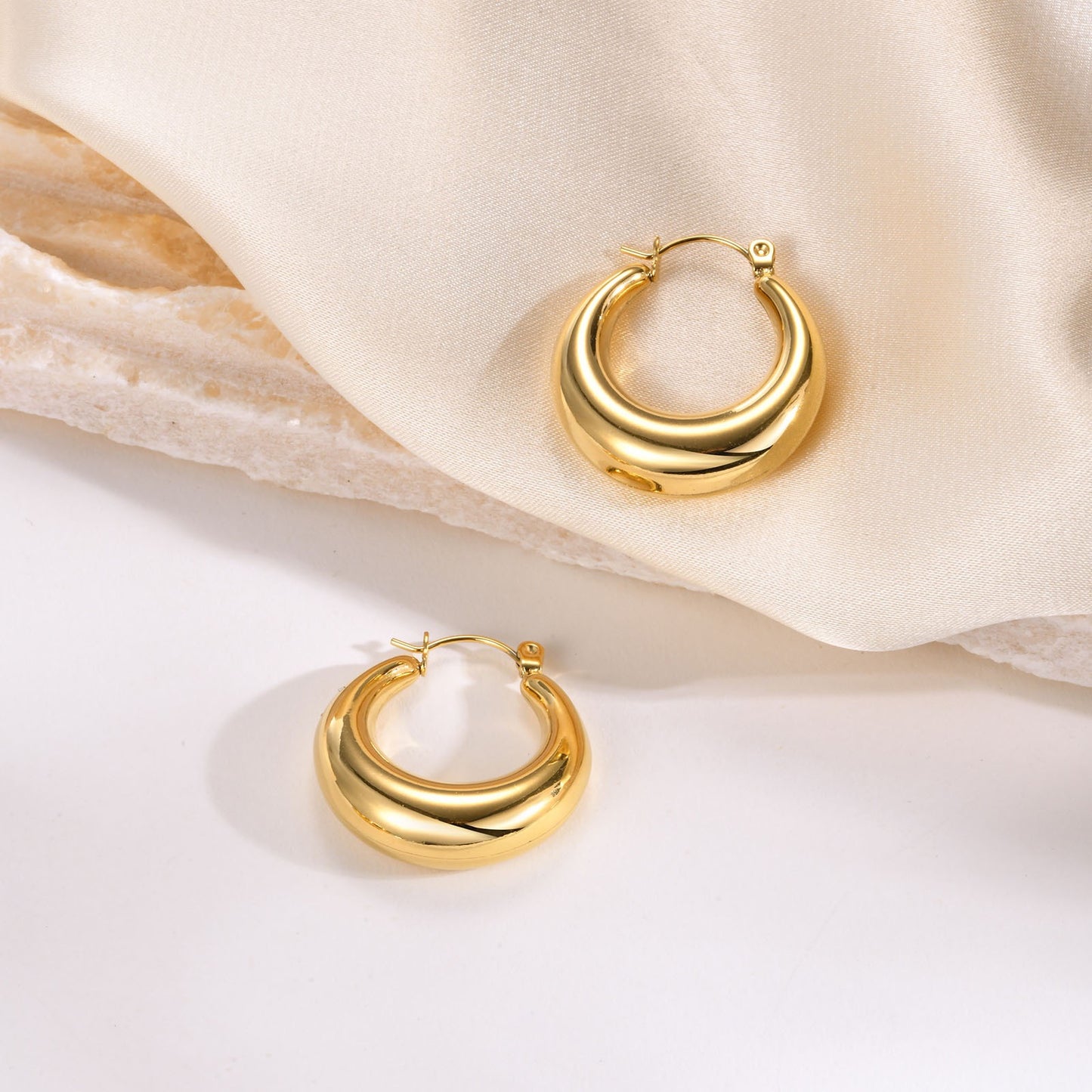 Amore hoops earrings