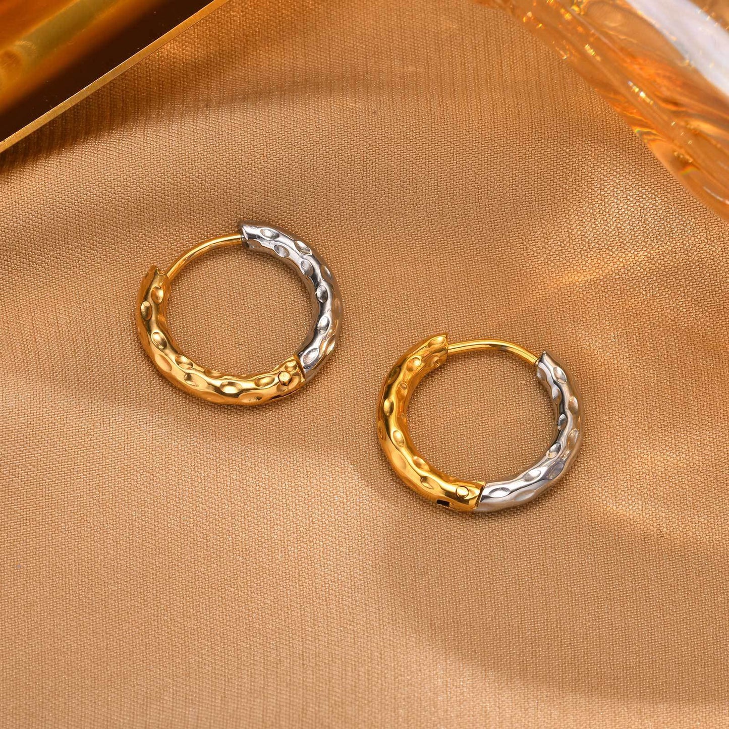 Tsuki dainty hoops earrings