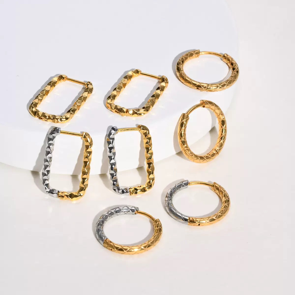Tsuki dainty hoops earrings
