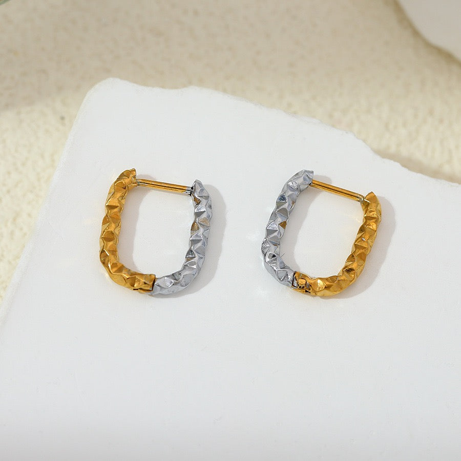 Tsuki dainty hoops earrings