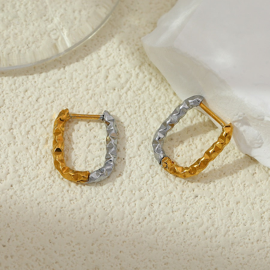 Tsuki dainty hoops earrings