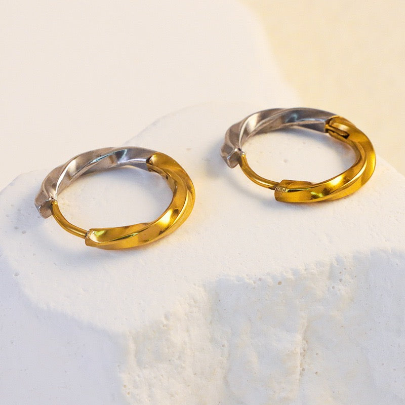 Tsuki dainty hoops earrings