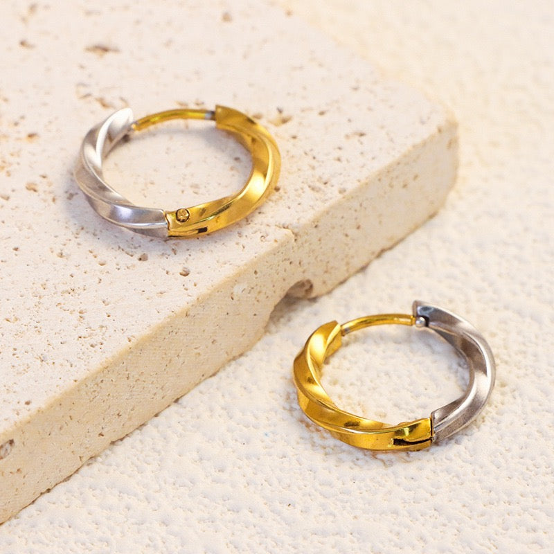 Tsuki dainty hoops earrings