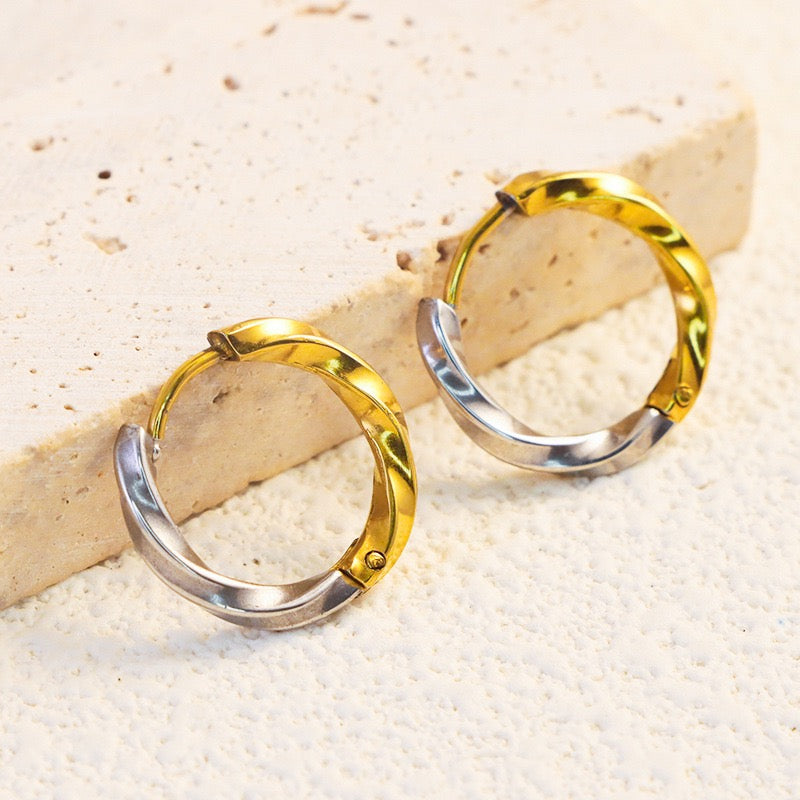 Tsuki dainty hoops earrings