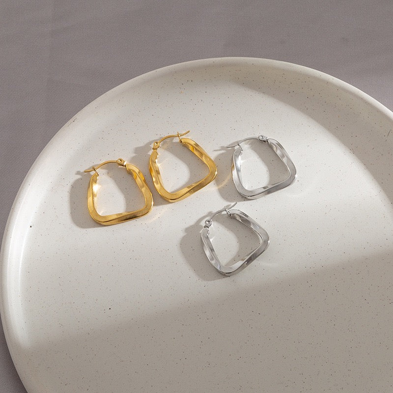 Lsland Classic hoops earrings