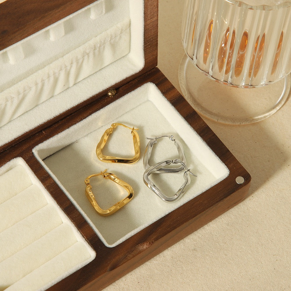 Lsland Classic hoops earrings