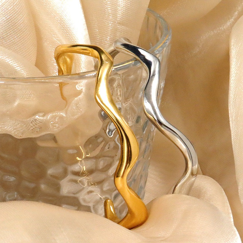Small wave bangle