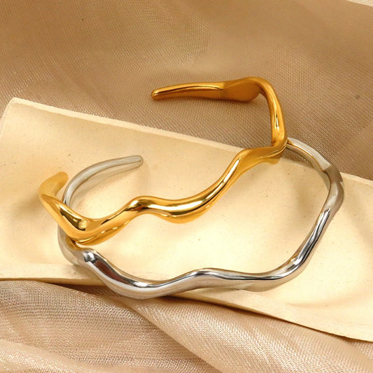 Small wave bangle
