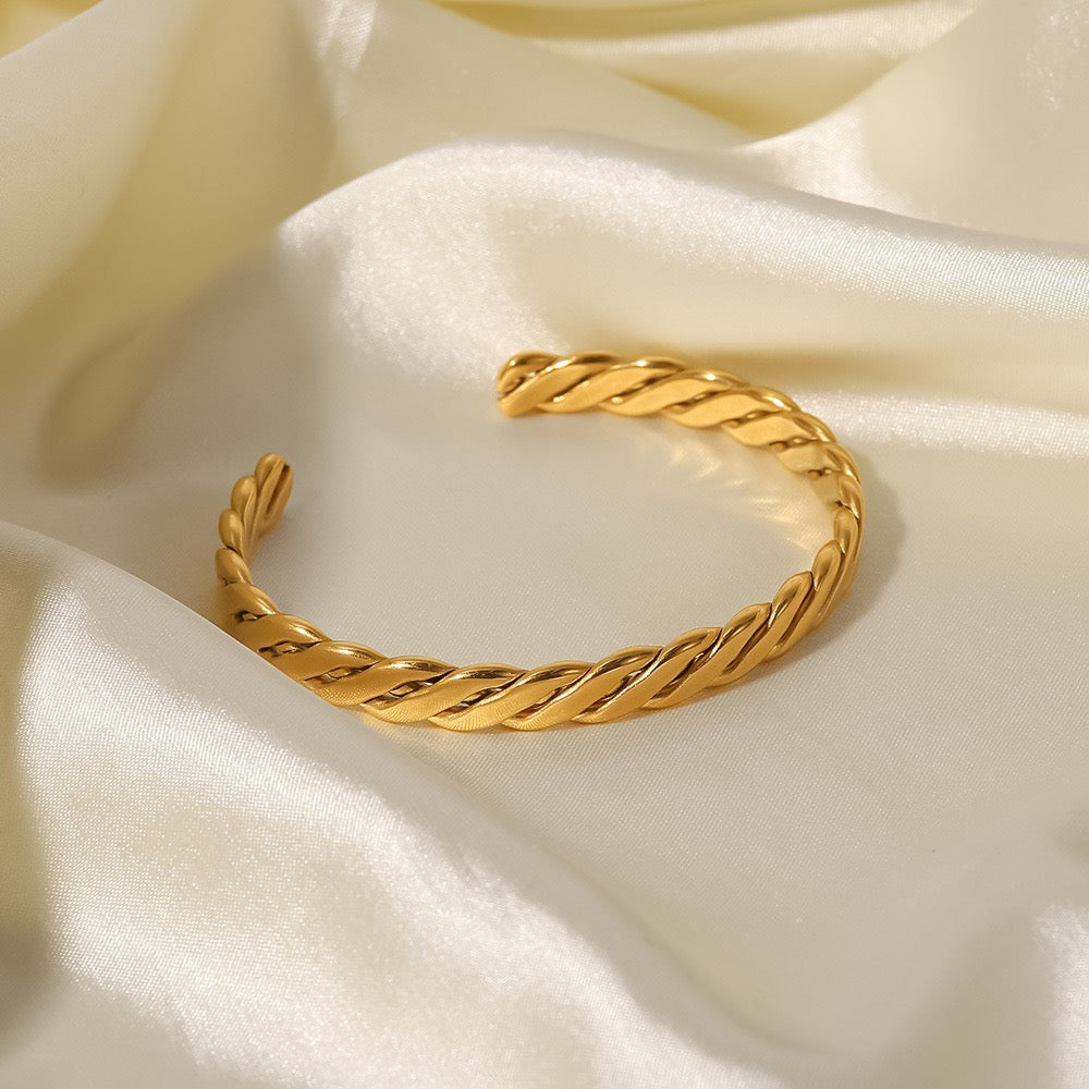 Braid cuban bangle