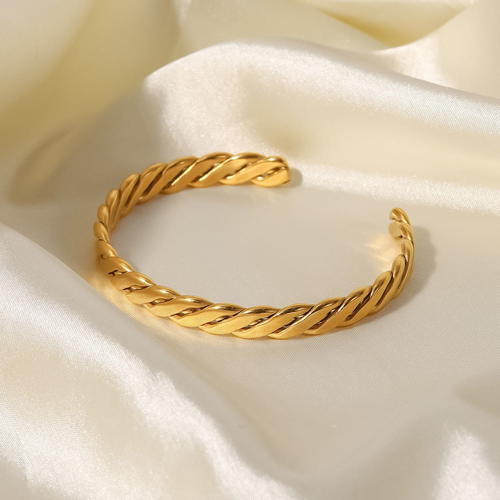 Braid cuban bangle