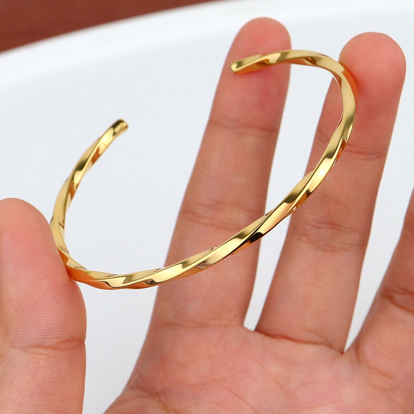 Thin twirl twist bangle