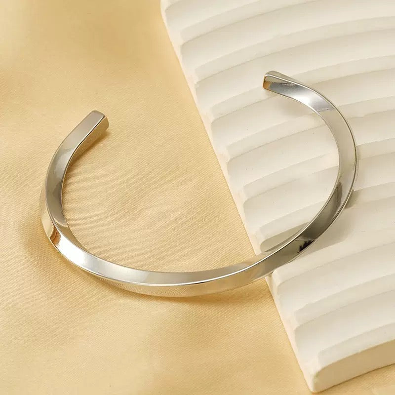 Twist classic bangle