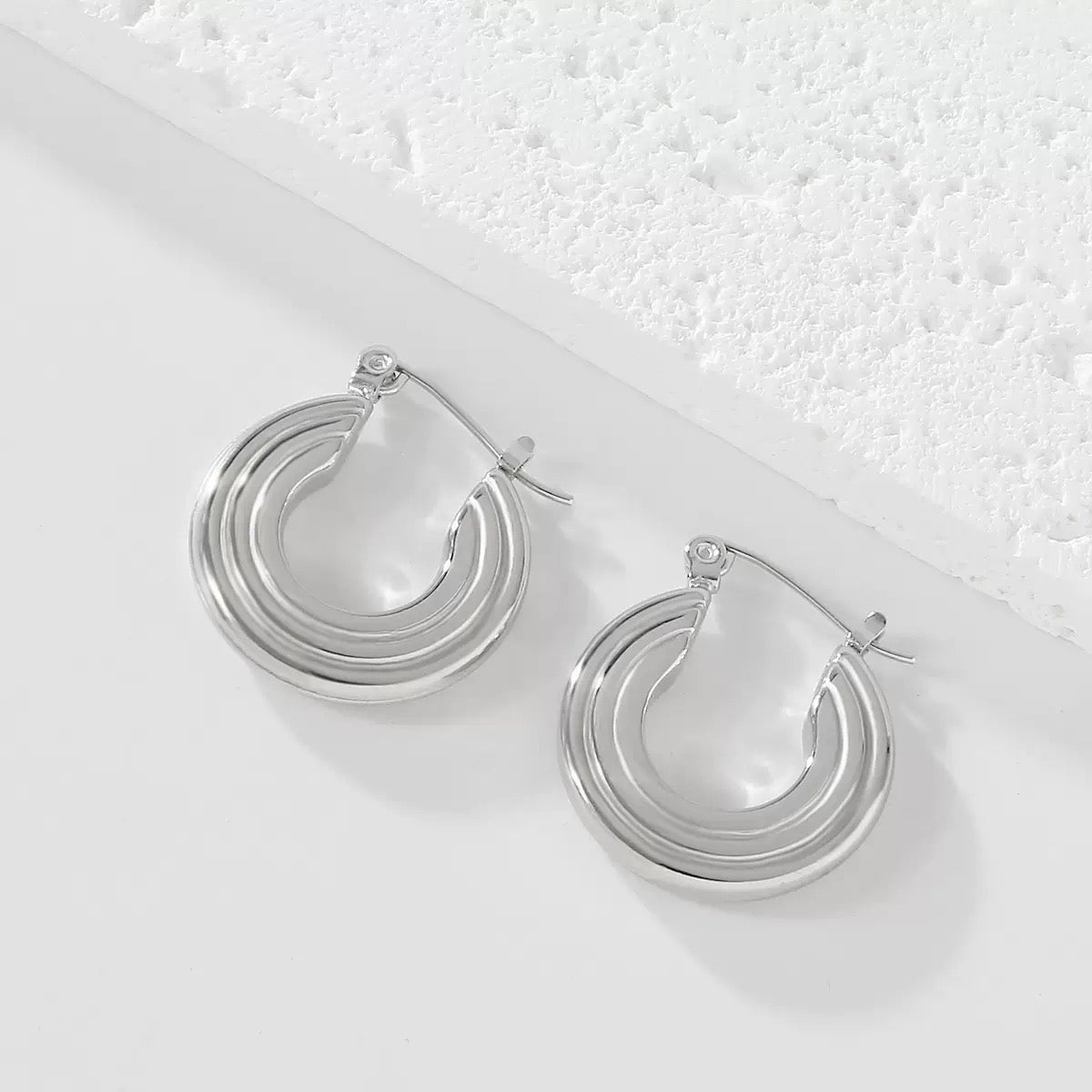Flipped hoops earrings