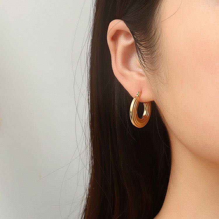 Flipped hoops earrings