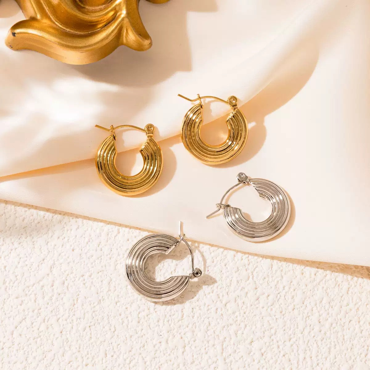 Flipped hoops earrings