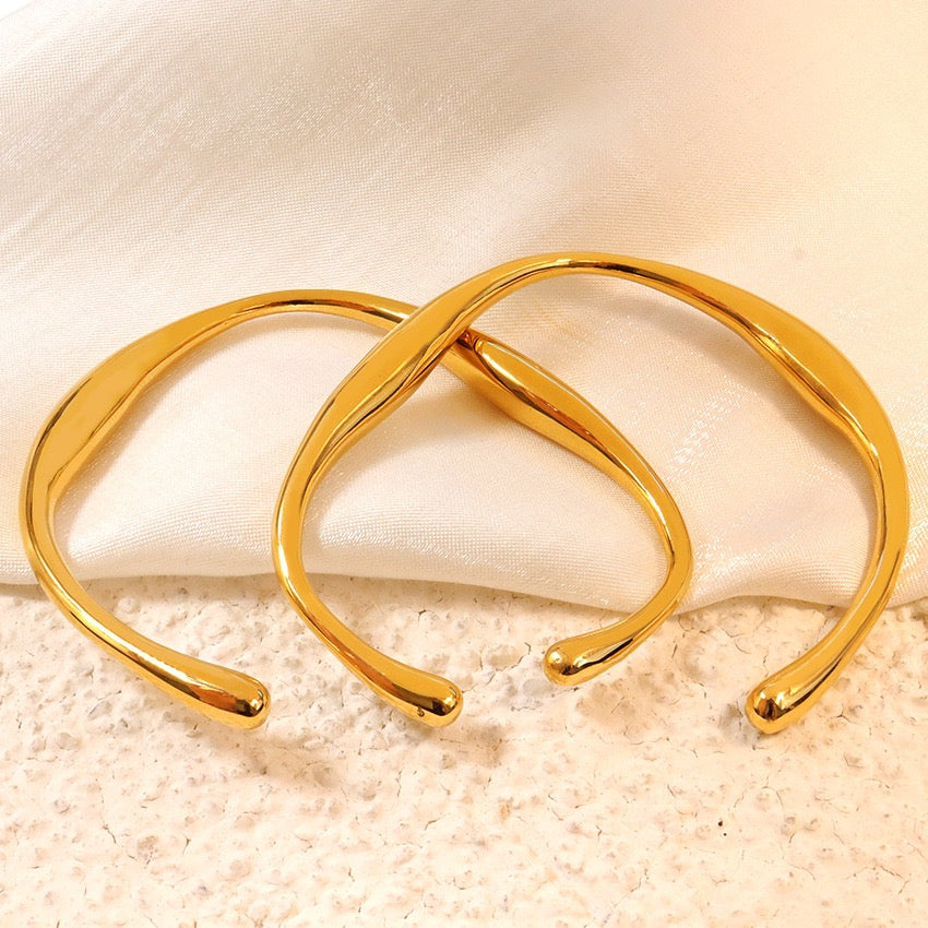 Mobius band bangle