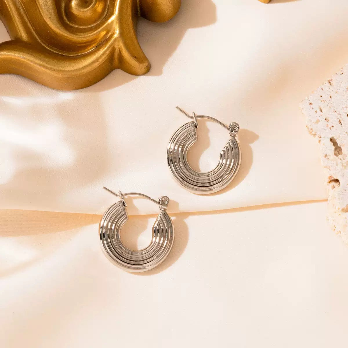 Flipped hoops earrings