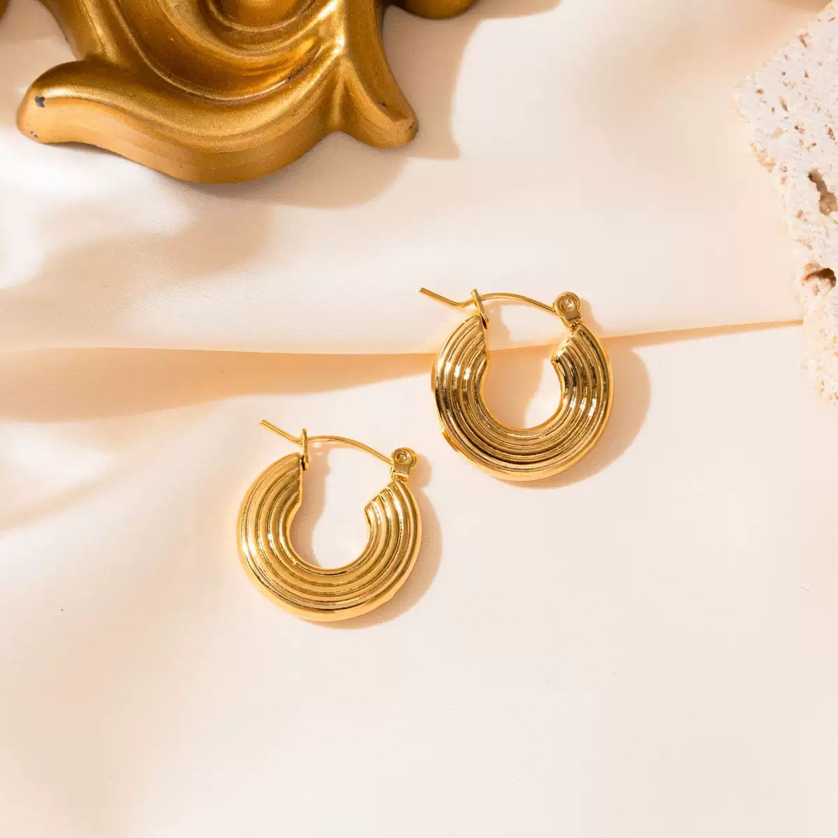 Flipped hoops earrings