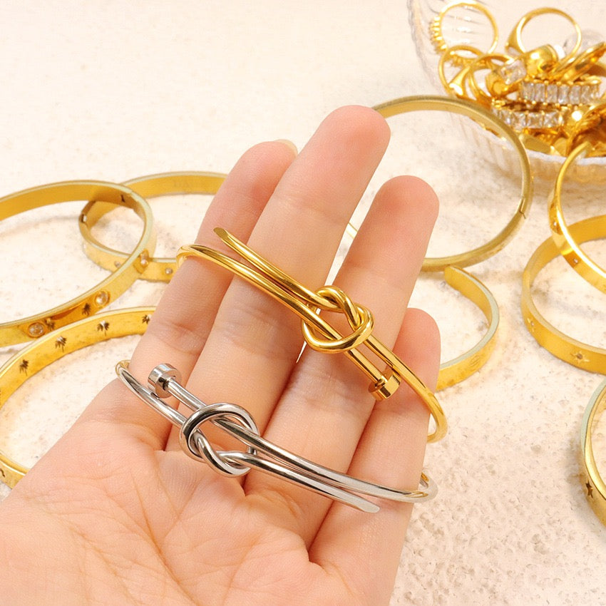 Tangled nail bangle