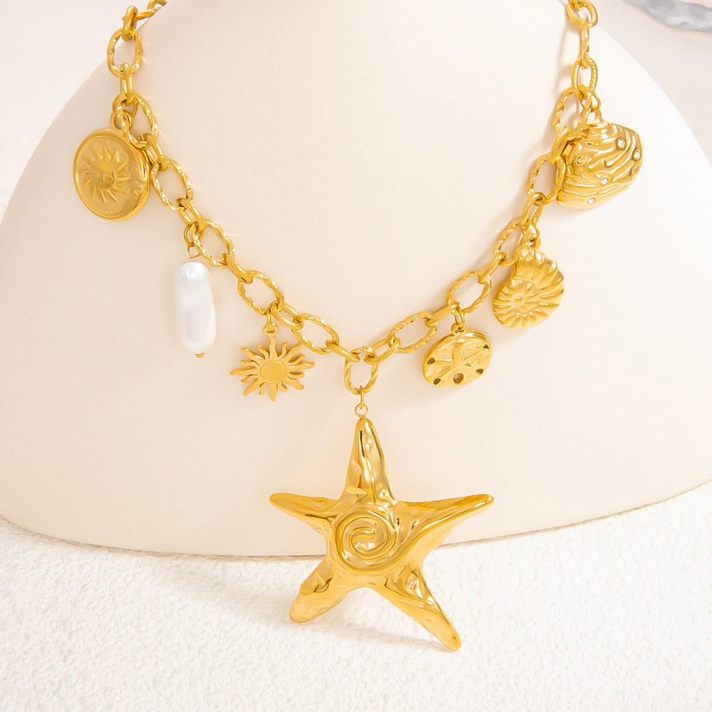 Bondi Rowen swirl star charm necklace