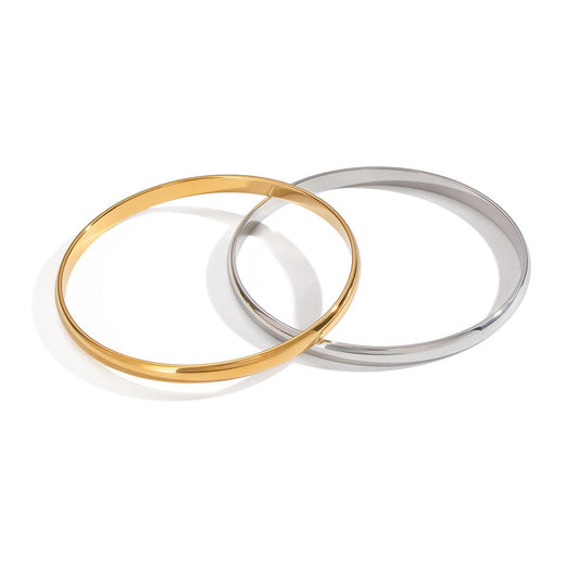 Classic round hoop bangle