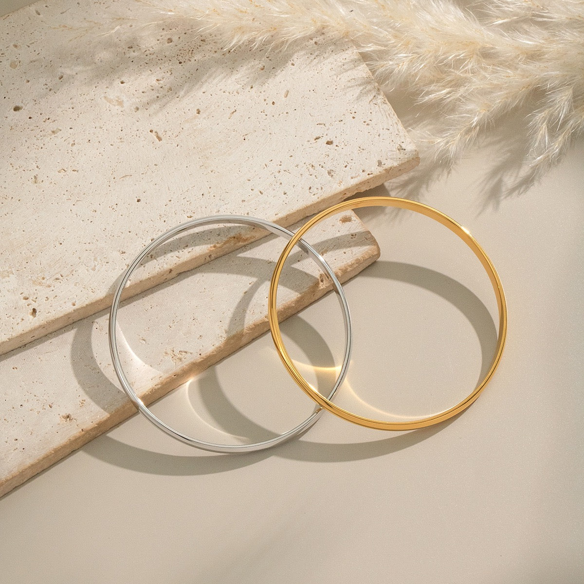 Classic round hoop bangle