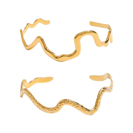 Waves of Bondi bangles